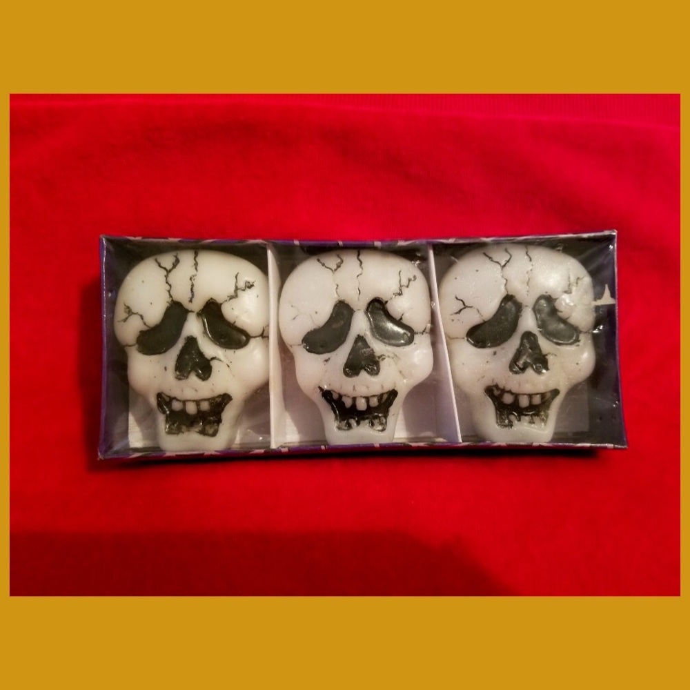 💀 VTG Floating Skulls Candles 3 Pack